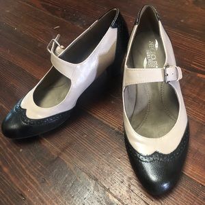 Aerosoles tan/black heel/mules, size 8.5